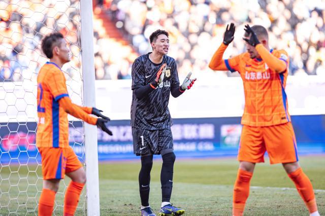 【中超】王大雷染红于金永替补超神 泰山0比0河南