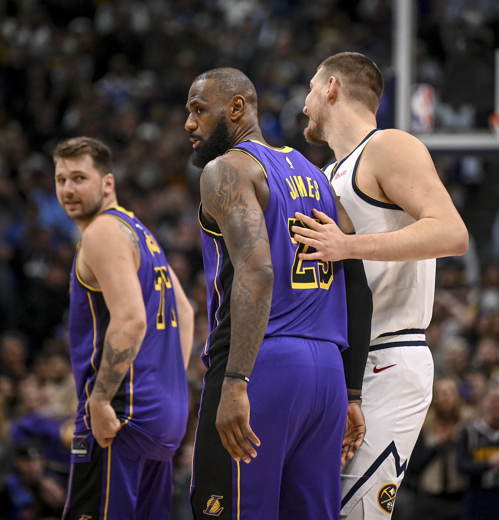 开云体育在线-NBA历史季后赛场均至少20+7+7球员：詹姆斯 东契奇 约基奇 巴恩斯